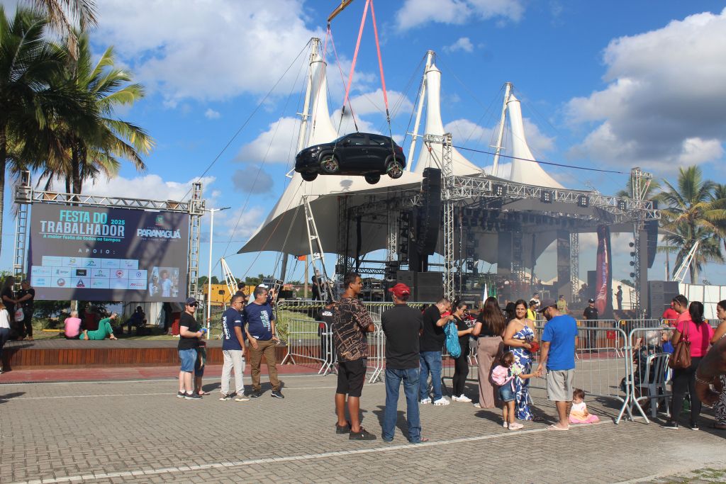 Festa em comemoração ao Dia do Trabalhador reúne mais de 30 mil pessoas em Paranaguá 24 IMG 7814