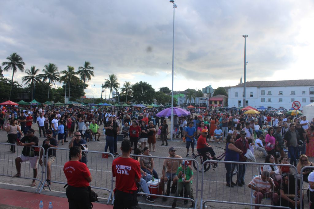 Festa em comemoração ao Dia do Trabalhador reúne mais de 30 mil pessoas em Paranaguá 22 IMG 7821