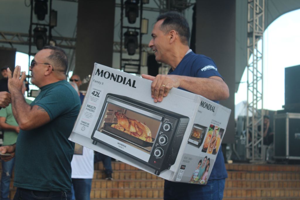 Festa em comemoração ao Dia do Trabalhador reúne mais de 30 mil pessoas em Paranaguá 10 IMG 7976