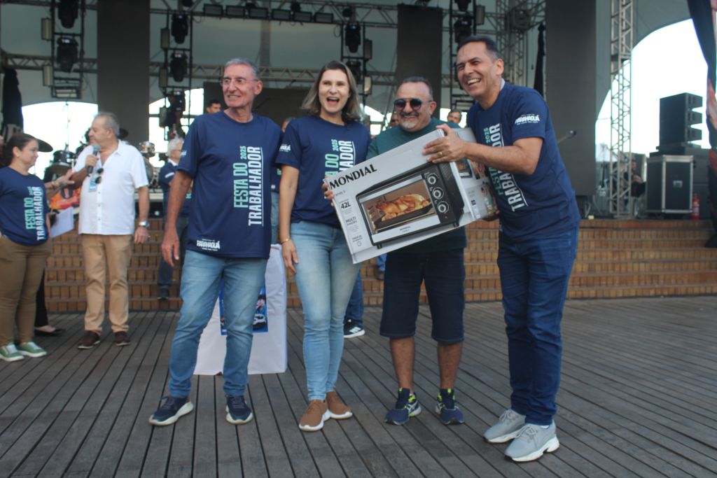 Festa em comemoração ao Dia do Trabalhador reúne mais de 30 mil pessoas em Paranaguá 9 IMG 7982
