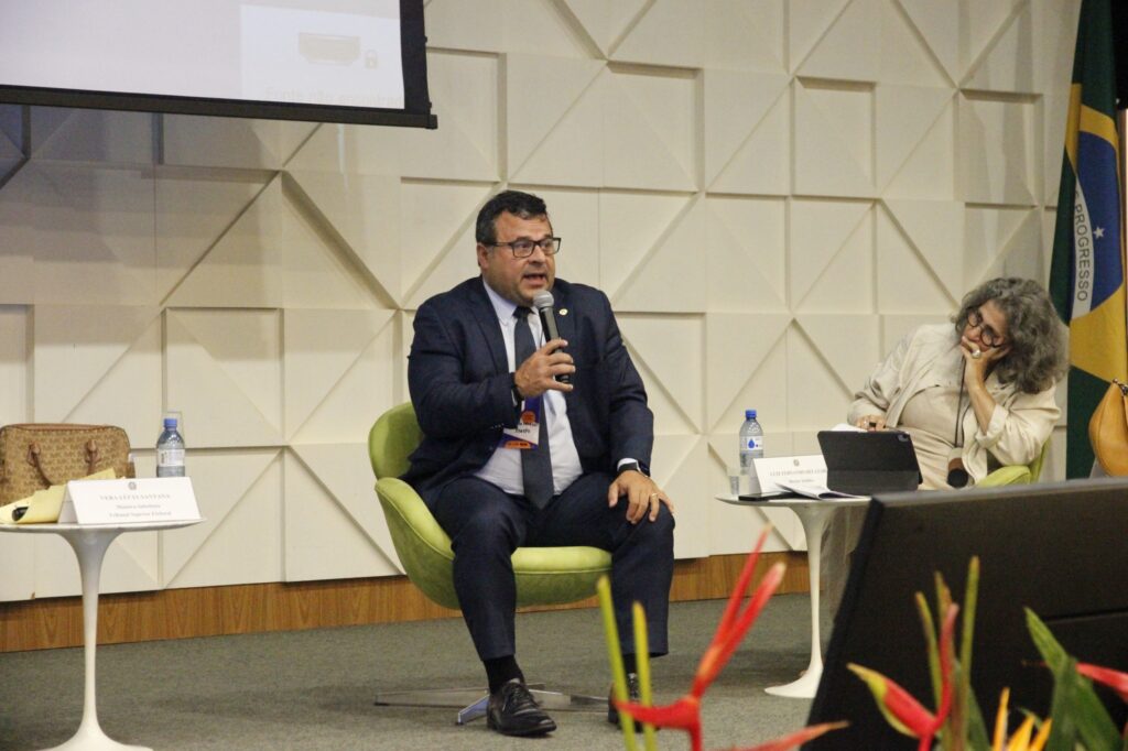 Diretor jurídico da Itaipu compartilha iniciativas da empresa durante o XXV Seminário Ética na Gestão 2 Luiz Fernando Delazari, diretor jurídico da Itaipu