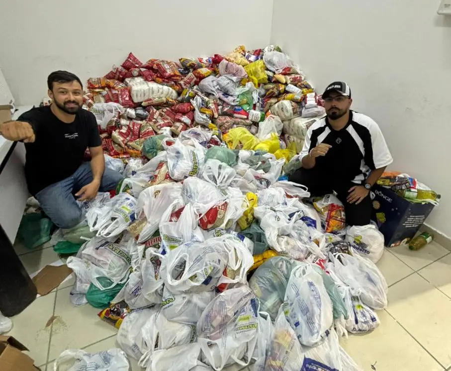 Copa Elofast de Lutas no Ringue reuniu cerca de 1 mil pessoas e arrecadou 2 toneladas de alimentos não perecíveis em Paranaguá (Foto: Keoma Rocha)