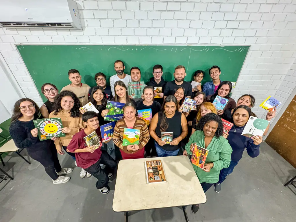 Solidariedade: estudantes da Unespar lançam projeto que visa arrecadar livros infantis para doação 2 WhatsApp Image 2025 05 19 at 16.12.25 1