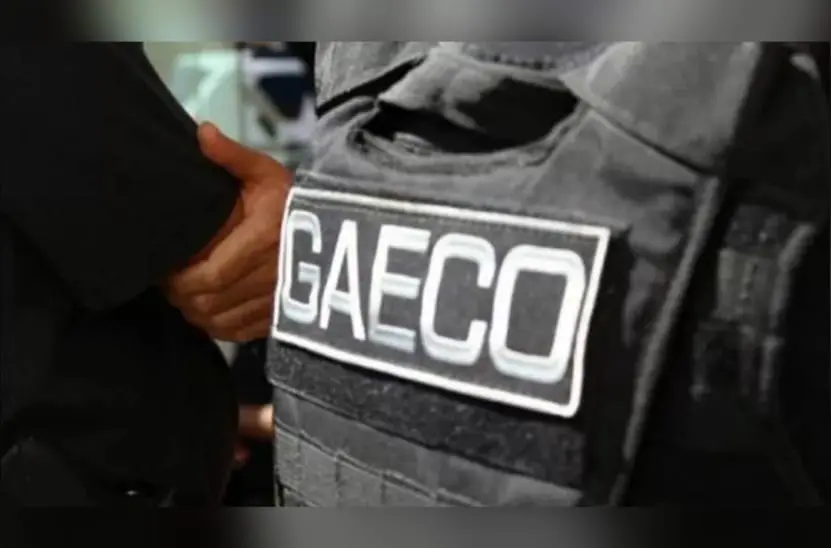 Durante o cumprimento das medidas, autorizadas pela 2.ª Vara Criminal de Paranaguá, drogas foram apreendidos na casa de um dos investigados (Foto: Divulgação/GAECO)