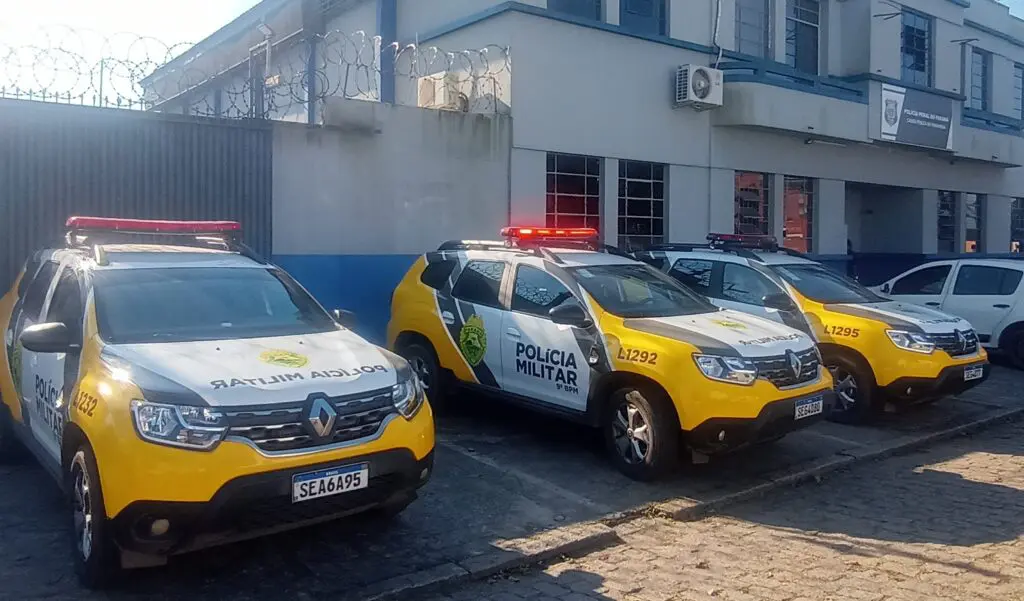As ações resultaram na detenção de dois homens procurados pela Justiça por crimes graves