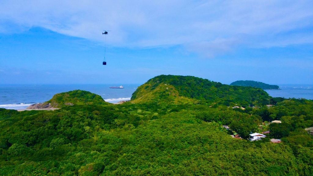 Paranaguá Saneamento usa helicóptero para reforçar abastecimento na Ilha do Mel 3 WhatsApp Image 2025 05 28 at 11.47.03