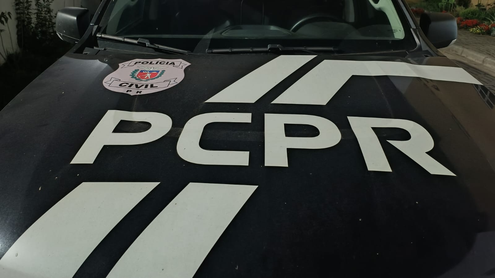 Ex-professor de instituição especial é preso por suspeita de estupro de vulnerável em Guaratuba 1 O suspeito é ex-professor da unidade e, segundo as investigações, teria praticado os atos libidinosos dentro da sala de aula