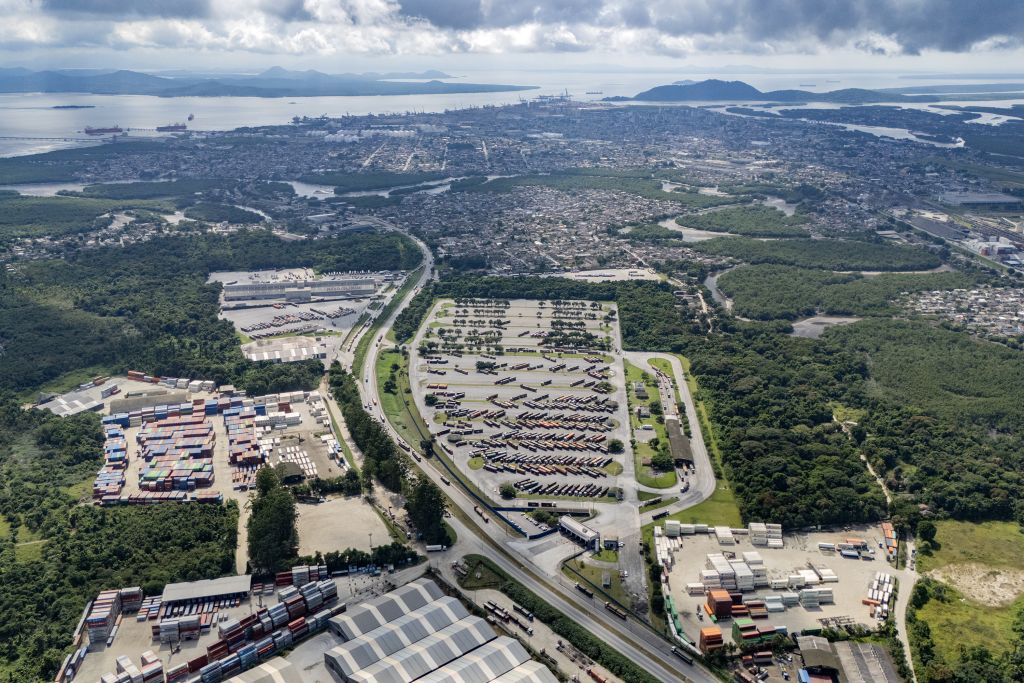 Porto de Paranaguá recebe o maior volume de caminhões da história no Pátio de Triagem 2 dji 20250401103705 0063 d copiar