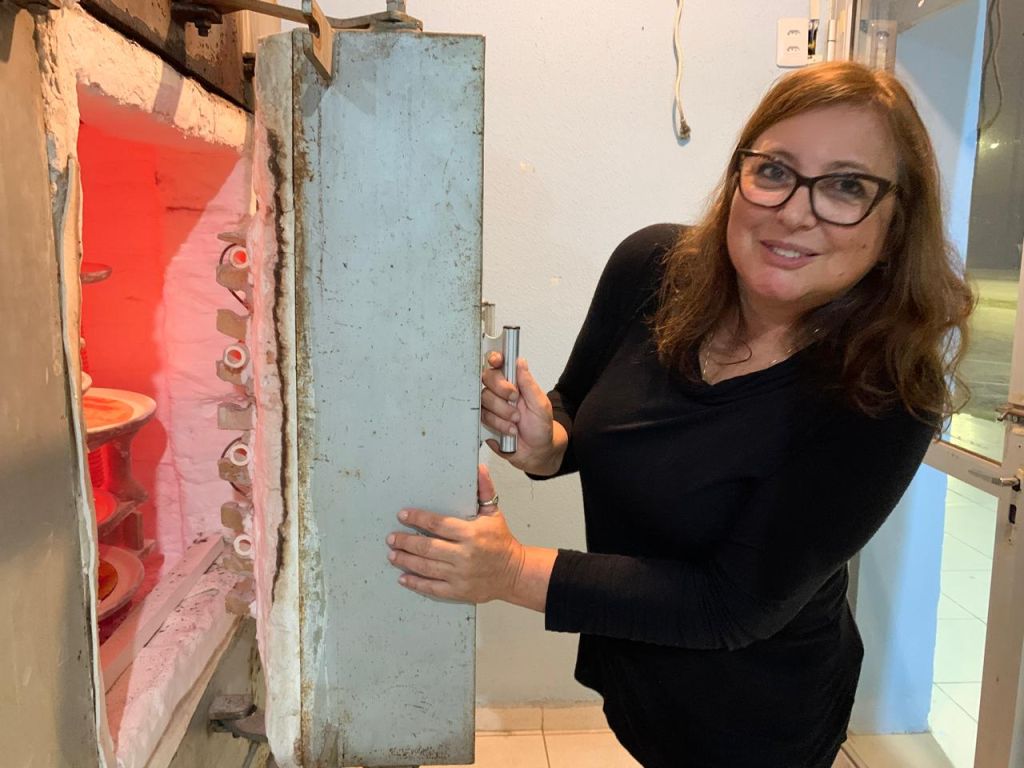 Fundição Guará: projeto em Matinhos transforma descarte de vidro em arte 1 foto2 divulgacao