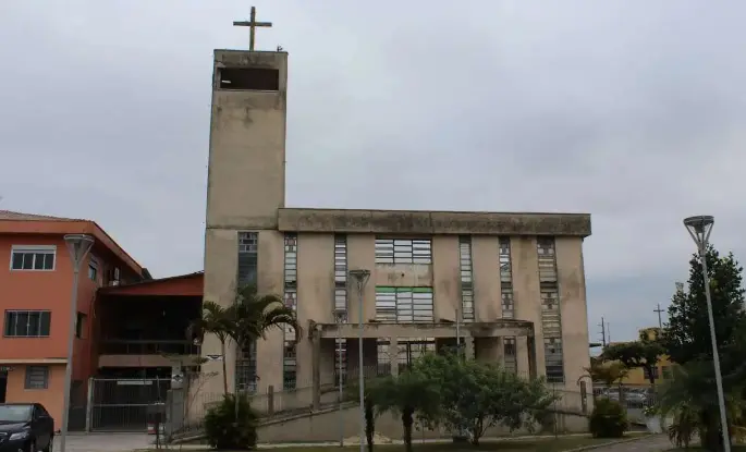 Do chão ao teto: padre Fábio Lima faz balanço da reconstrução da Paróquia da Paz em Paranaguá 3 foto2 paroquia da paz