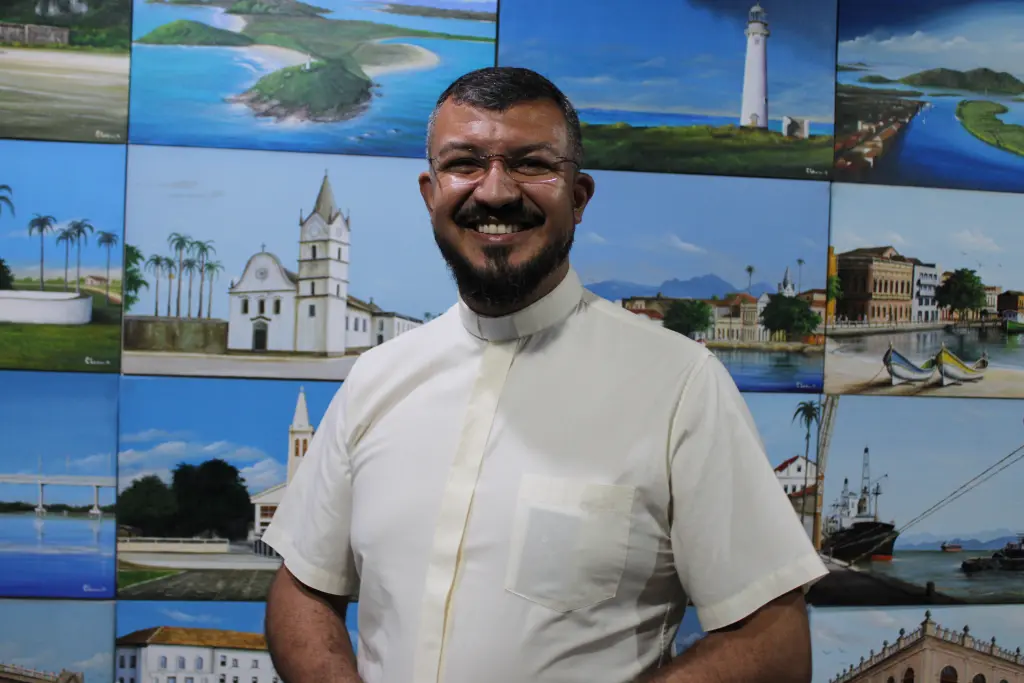 Do chão ao teto: padre Fábio Lima faz balanço da reconstrução da Paróquia da Paz em Paranaguá 2 foto3 paroquia da paz
