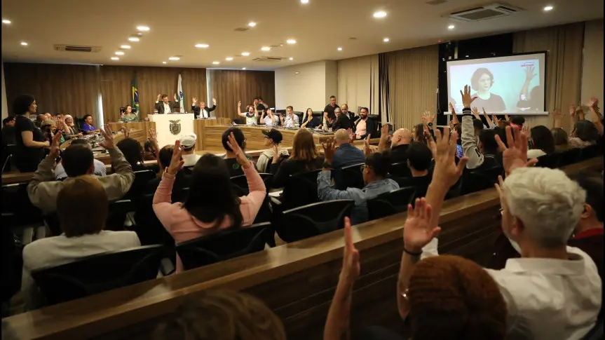 Audiência ocorreu no Auditório Legislativo na noite desta segunda-feira, 19 (Créditos: Orlando Kissner/Alep)
