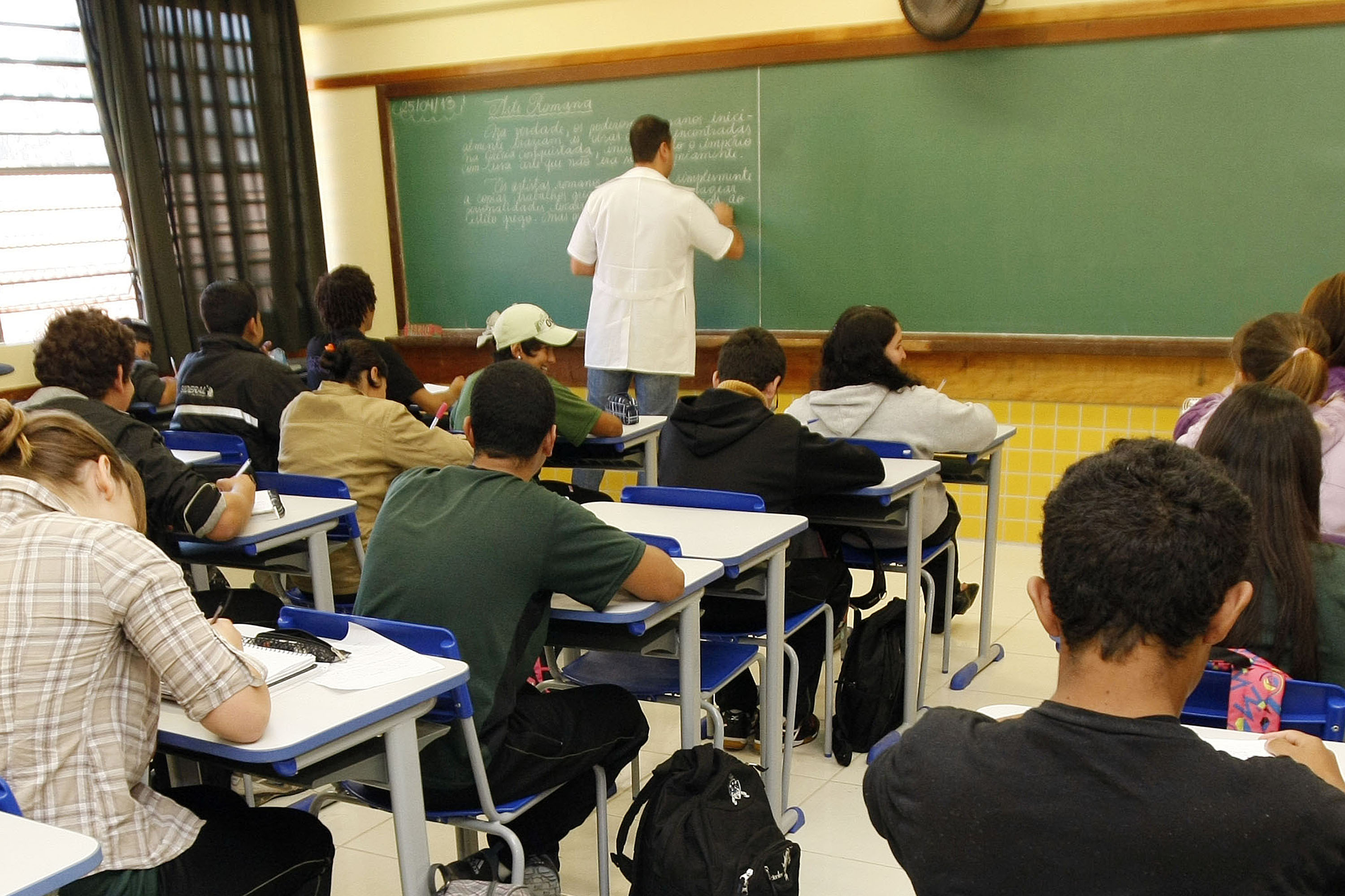 Ela se soma à nomeação de mais de 3,4 mil profissionais do último concurso público, além da previsão de nomeação de mais 1,1 mil professores em junho deste ano (Foto: Hedeson Alves/Arquivo SEED)