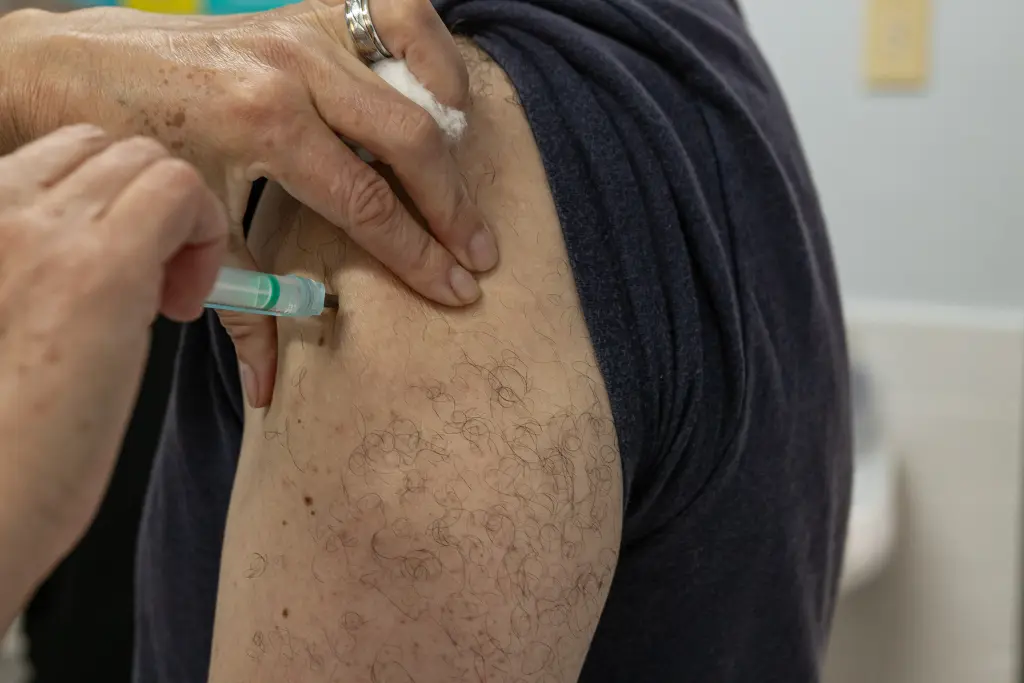 Dia D: Paraná aplica 374,8 mil vacinas, supera meta e está em 2.º na imunização contra a gripe 1 vacinacao foto rdziura 3636 0