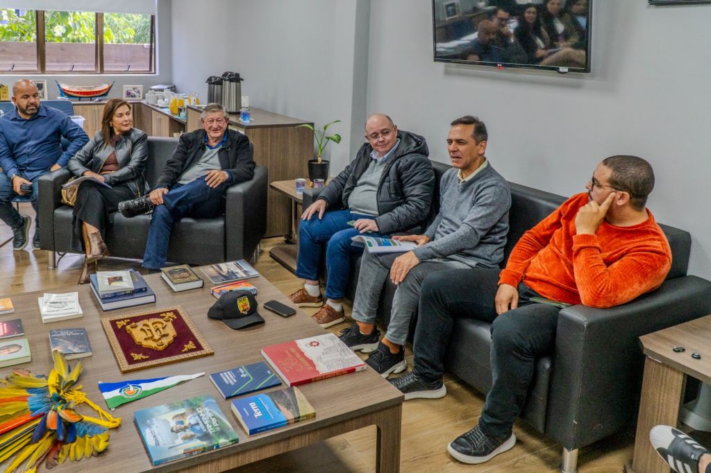 Reunião em Paranaguá reforça avanços na gestão e preservação da Ilha do Mel 2 Reunião na Prefeitura de Paranaguá discute melhorias para a Ilha do Mel