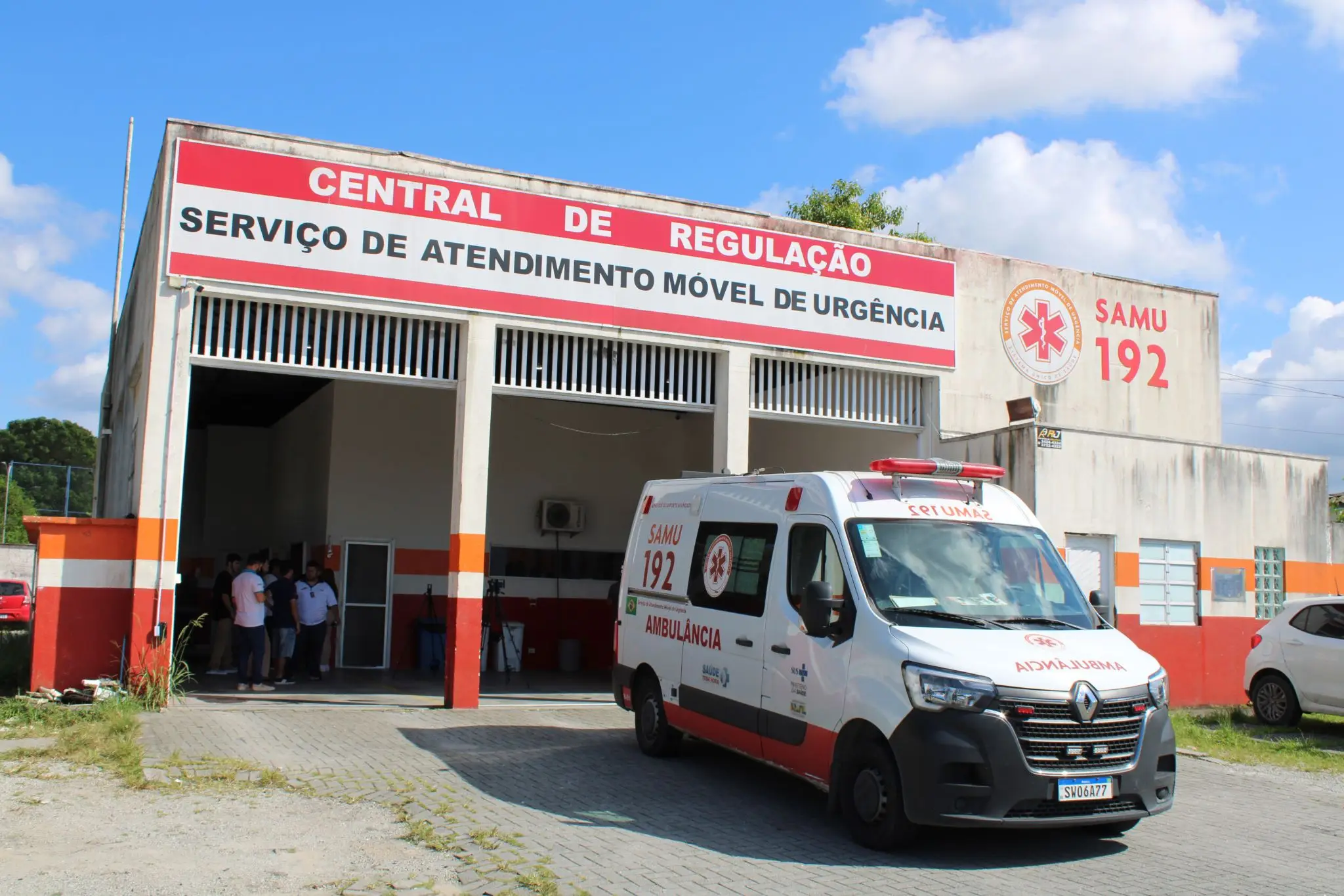 A tecnologia utiliza redes Wi-Fi ou qualquer conexão de dados disponível para conectar o cidadão diretamente à Central de Regulação do SAMU. / Foto: Folha do Litoral News