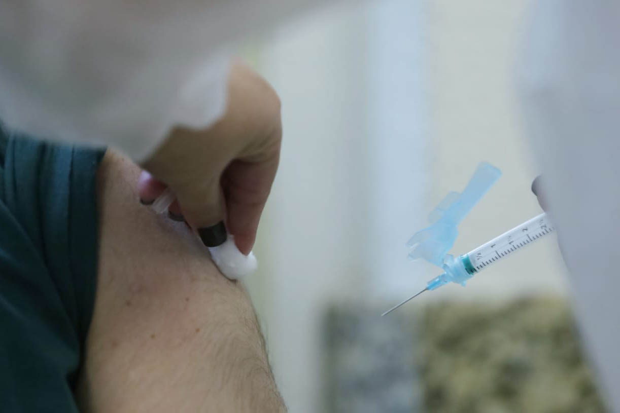 A vacina contra a gripe está disponível para toda a população acima dos 6 meses de idade (Foto: Alessandro Vieira/SESA)