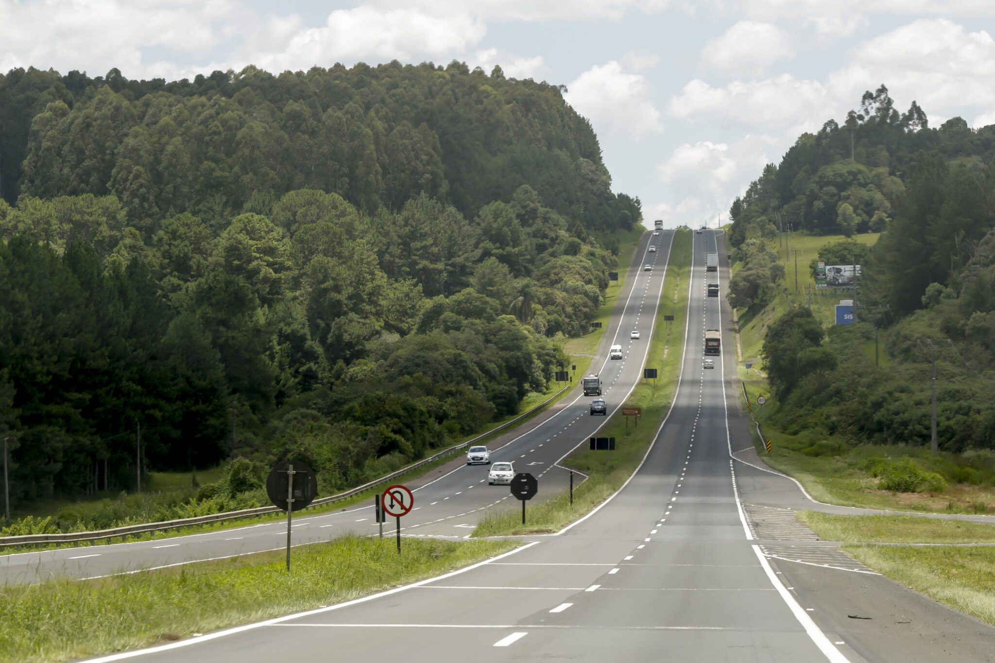 Comportamento seguro dos motoristas será fundamental para garantir uma viagem segura. / Foto: EPR Litoral Pioneiro