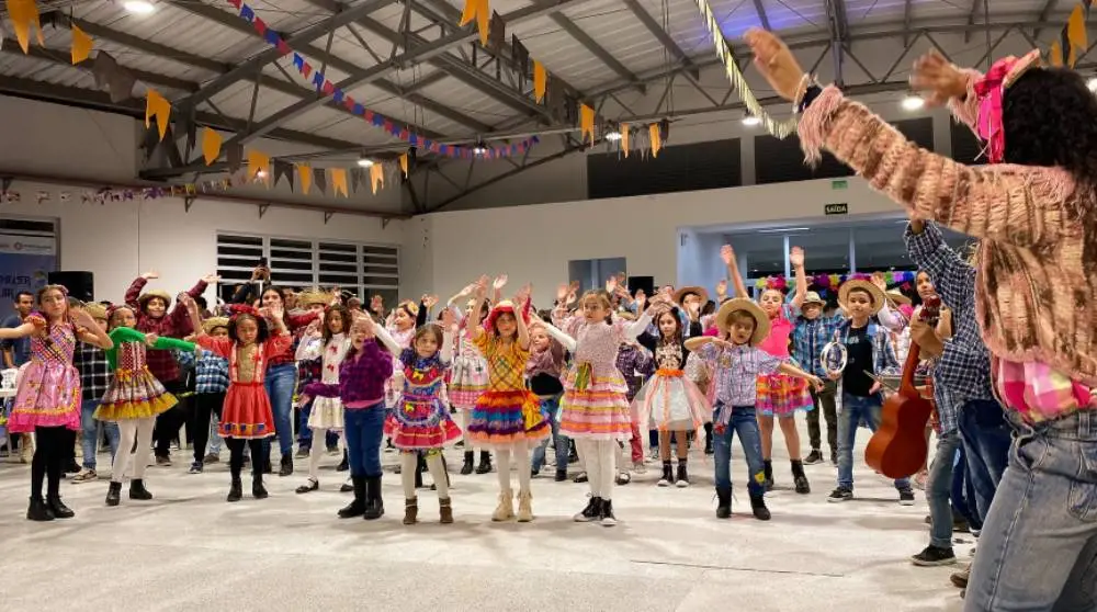 Além da programação cultural, o Arraiá contará com barracas de comidas típicas, como quentão, pipoca, pinhão, doces e outras delícias juninas. / Foto: Arquivo / Santuário do Rocio