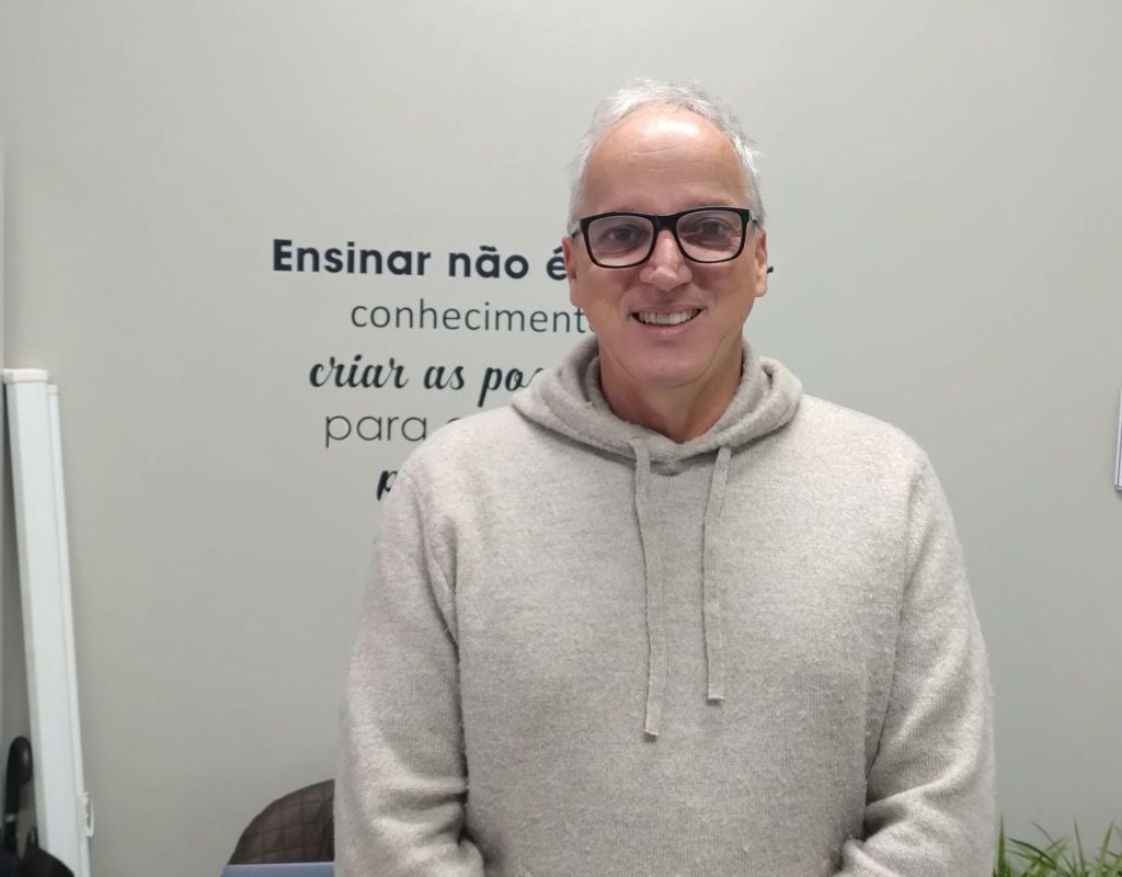 Colégio Estadual Alberto Gomes Veiga abre inscrições para cursos técnicos gratuitos 2 “Qualquer pessoa que tenha concluído o ensino médio pode se inscrever”, destacou o diretor-auxiliar do Colégio Estadual Alberto Gomes Veiga, Vitor Roberto Müller Bernardi