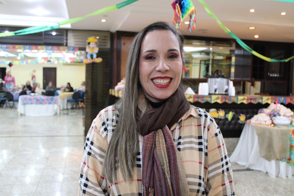 Mariângela Spinelli é sócia proprietária da Dynamic Speaking First: fluência que te leva mais longe, uma escola de inglês em Paranaguá, que é focada na conversação, sem provas escritas, ou seja, o estudante fala ou fala (Folha do Litoral News)
