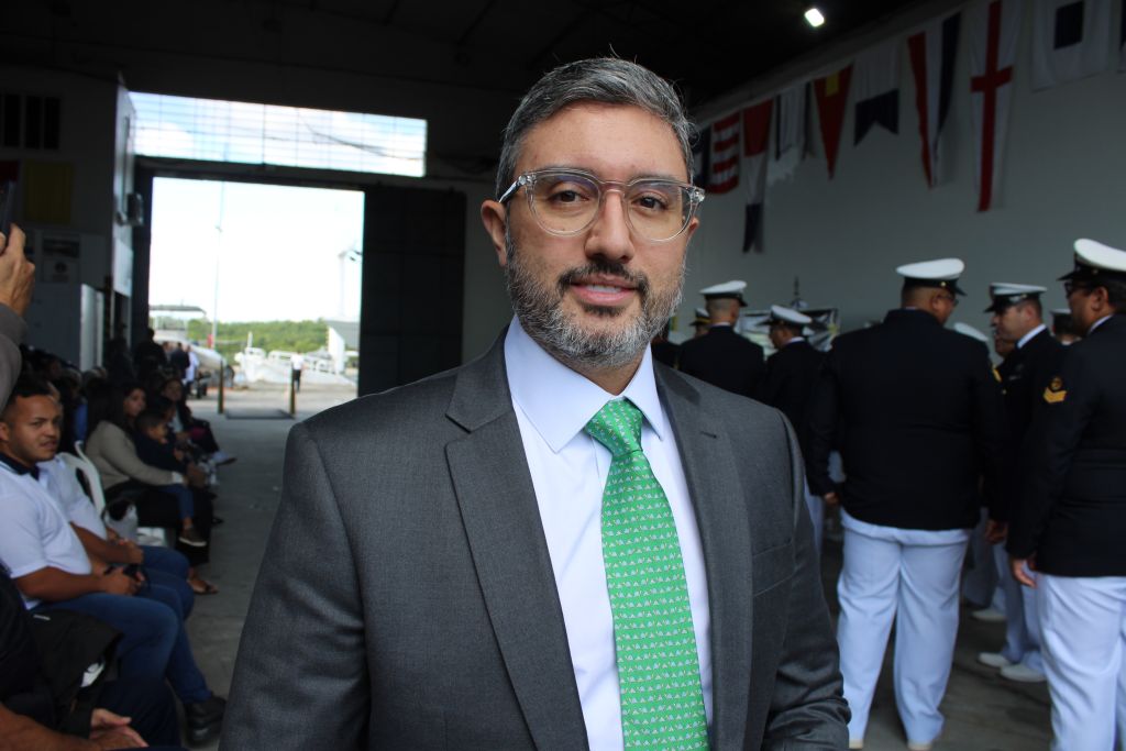 Capitania dos Portos do Paraná realizou cerimônia militar alusiva ao 160.º aniversário da Batalha Naval do Riachuelo na quarta-feira, 11 3 O presidente da Portos do Paraná, Luiz Fernando Garcia, esteve presente na solenidade e ressaltou, durante entrevista, que a Marinha do Brasil tem sido um parceiro de primeira ordem para o Porto de Paranaguá (Foto: Folha do Litoral News)