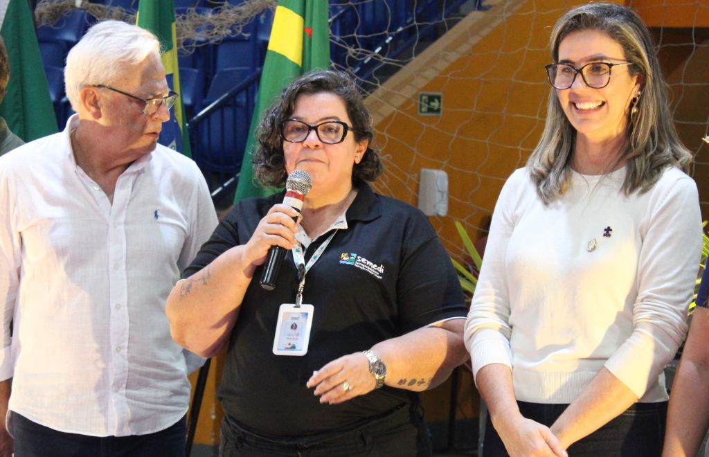 Campanha “Todos Contra a Dengue” recolhe cerca de 20 toneladas de materiais recicláveis em Paranaguá 4 A secretária Municipal de Educação, Fabíola Arcega, agradeceu as escolas participantes (Foto: Folha do Litoral News)