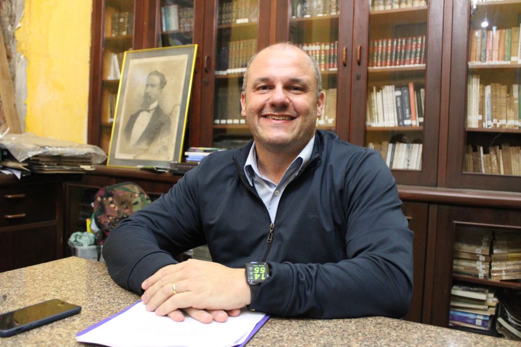 Inscrições para o 3.º Concurso de Poesias do IHGP encerraram na segunda-feira 4 Segundo o orador do IHGP, Alessandro Staniscia, todos os que desempenham suas funções atribuídas ao Instituto são voluntários. Estão lá por amor à cidade de Paranaguá (Foto: Folha do Litoral News)