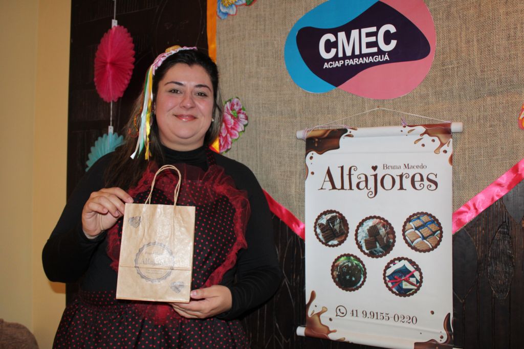  Bruna Macedo é empreendedora, proprietária da Bruna Macedo Alfajores e integrante da Casa da Amizade de Paranaguá (Foto: Folha do Litoral News)