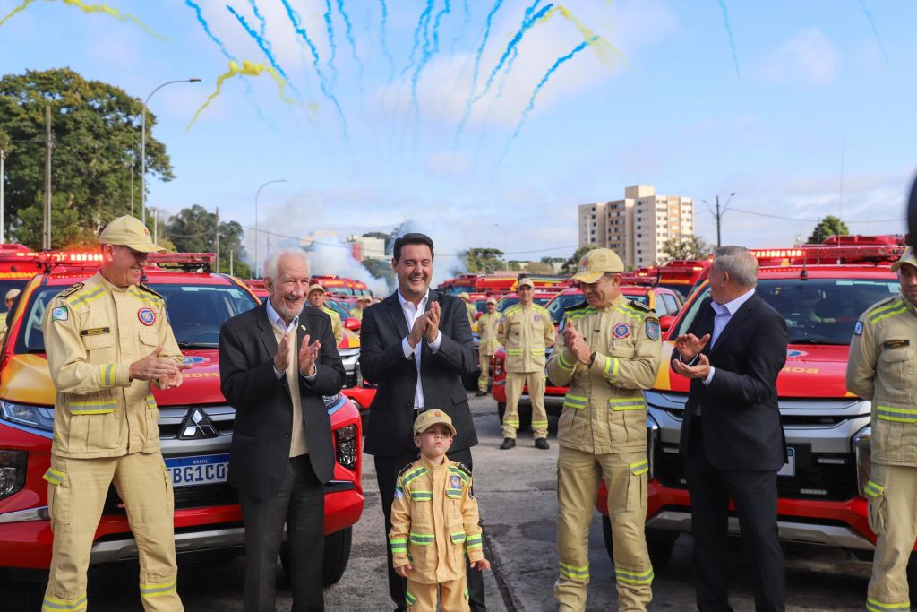 Caminhões, ambulâncias e sonar: governador Ratinho Júnior entrega equipamentos aos Bombeiros 2 Foto 2 whatsapp image 2025 06 04 at 10.50.26 1