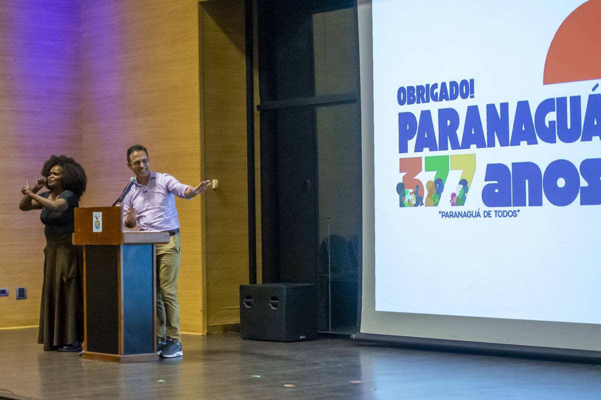 A apresentação foi no auditório da instituição na noite de quarta-feira, 4, e contou com a presença de diretores, professores, alunos, secretários e assessores da Prefeitura e da Câmara (Foto: Moyses Zanardo / SECOM)