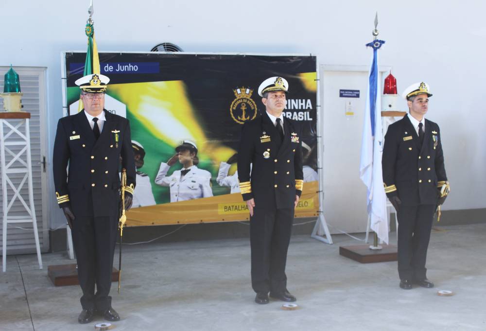 A cerimônia de transmissão de cargo foi realizada na Capitania dos Portos do Paraná