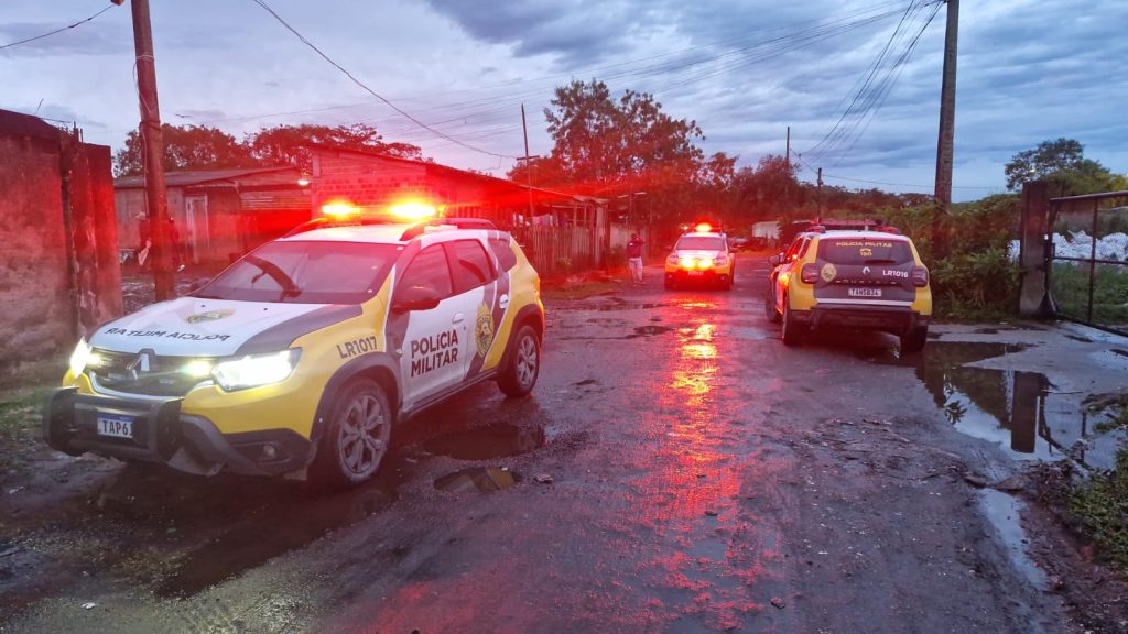 Segundo informações no local, o caso teve início por volta das 5h30 da manhã, quando a vítima estava em um bar da região, onde houve uma confusão entre frequentadores