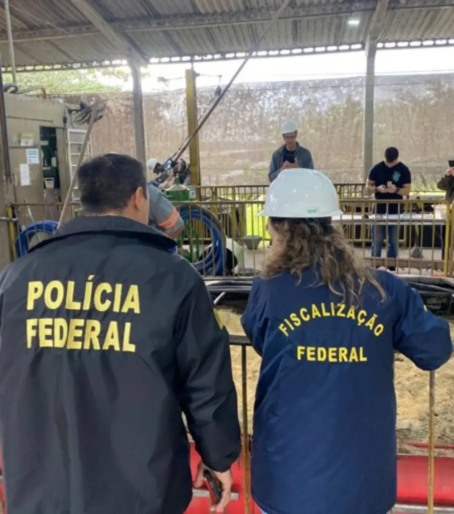Ação conjunta resulta na apreensão de carga irregular de farelo de soja em Paranaguá 2 WhatsApp Image 2025 06 17 at 09.07.22 1