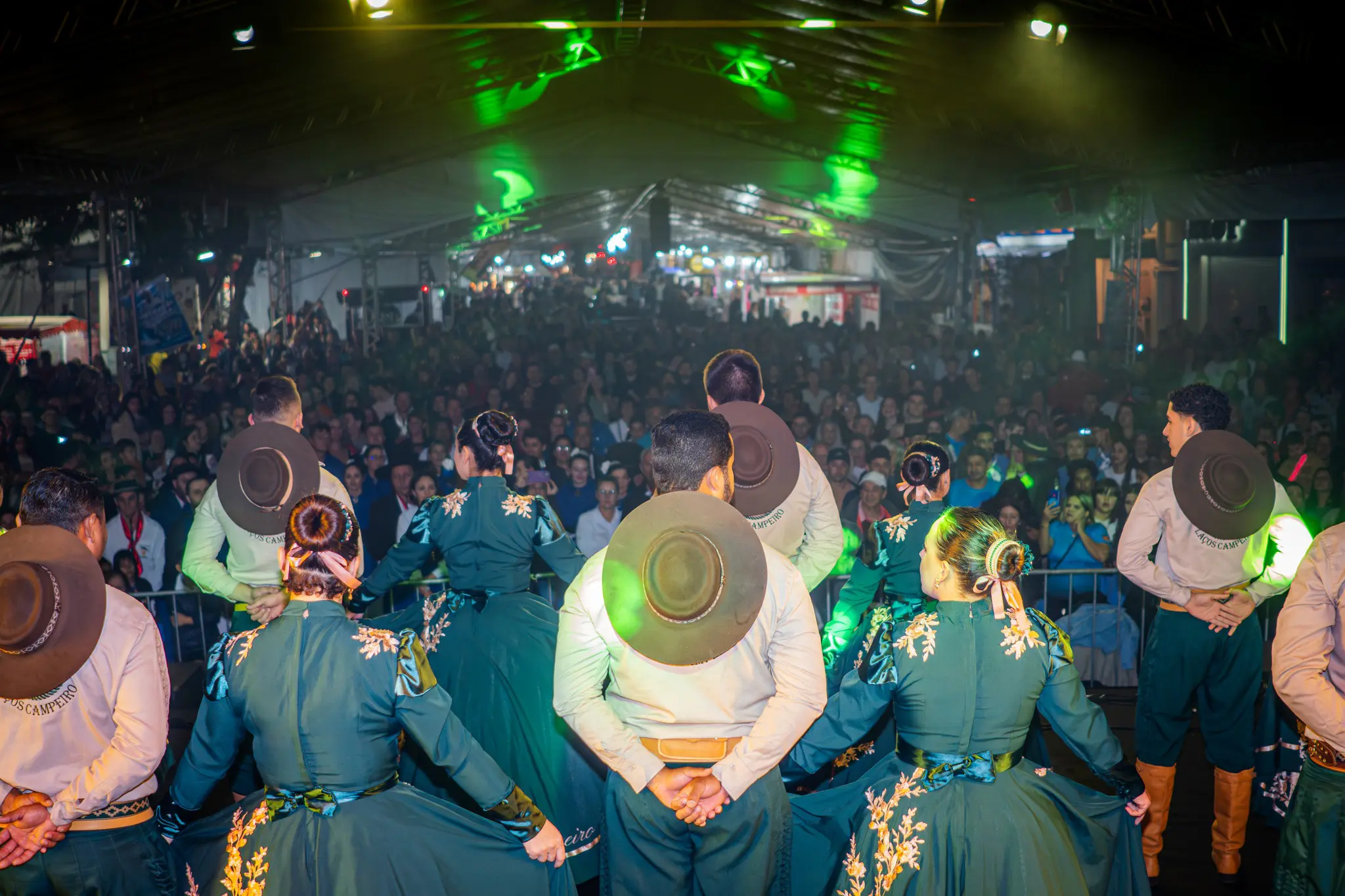 1 festa do divino e show gauchesco