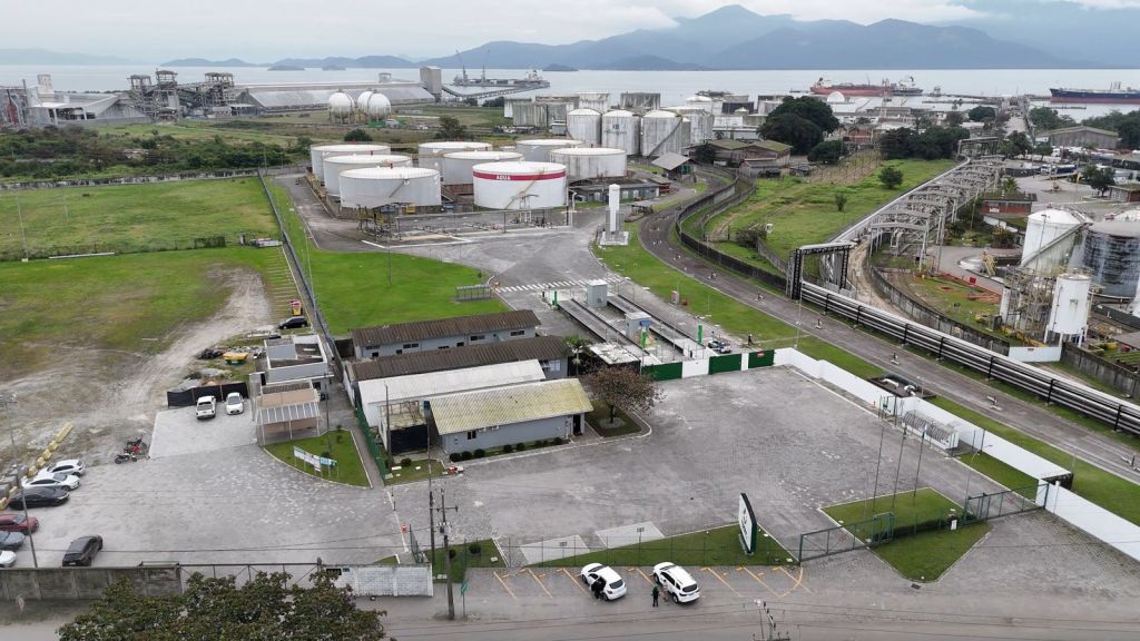 Prefeitura de Paranaguá entrega alvará à Liquipar e fortalece articulação para expansão portuária em reunião estratégica em São Paulo 2 17068 1