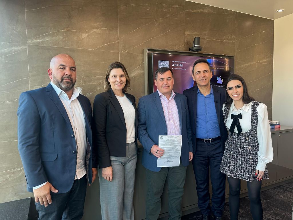 Prefeitura de Paranaguá entrega alvará à Liquipar e fortalece articulação para expansão portuária em reunião estratégica em São Paulo 3 17069 1