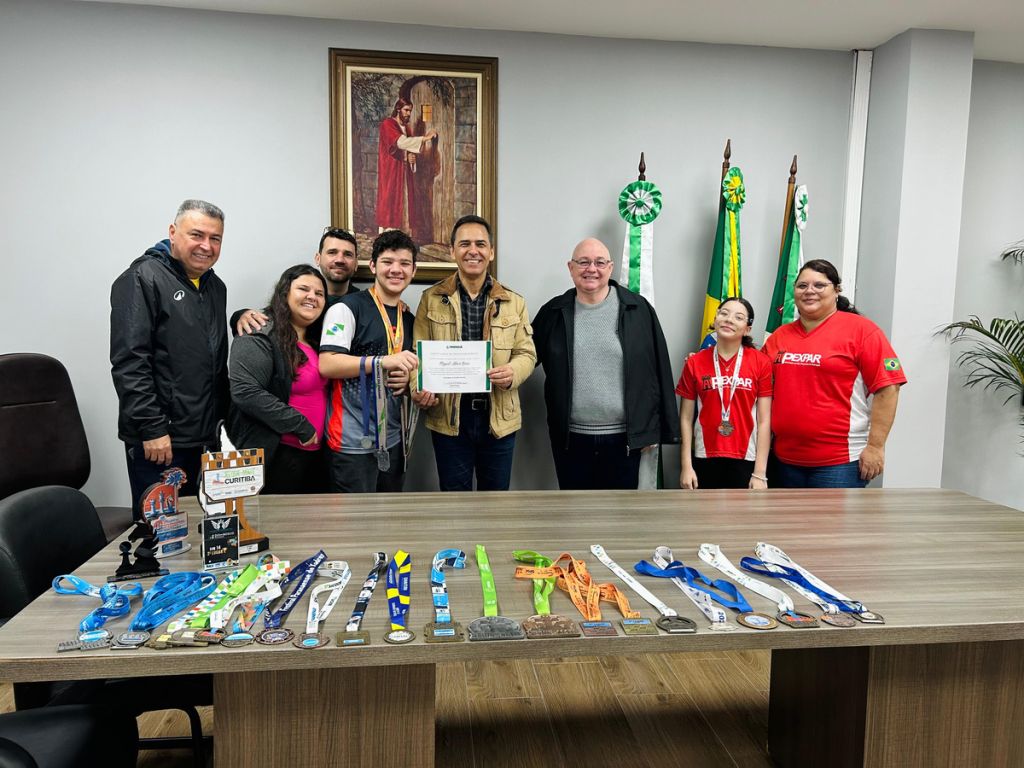 Campeão estudantil internacional em duas categorias, enxadrista de Paranaguá é homenageado pelo prefeito 2 2 enxadrista de paranagua 1