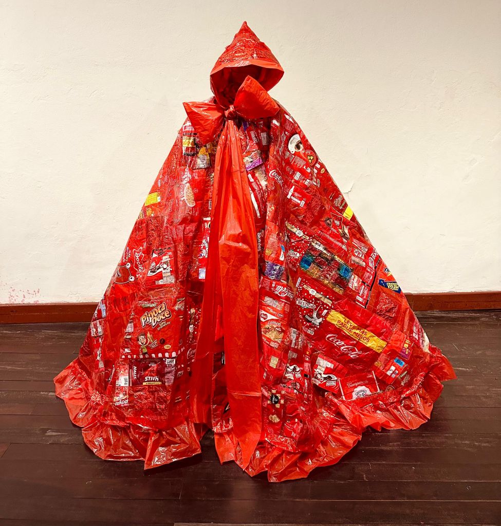 Exposição de figurinos de conto de fadas feito através de materiais recicláveis chega a Paranaguá 2 2b3c677f 241a 4eee 82e6 f8c62036f485 1