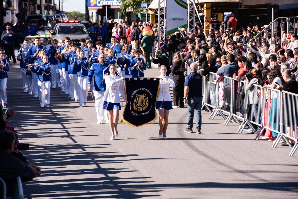 Desfile Cívico celebra os 377 anos de Paranaguá com participação de cerca de 180 instituições e milhares de pessoas 3 3 DESFILE