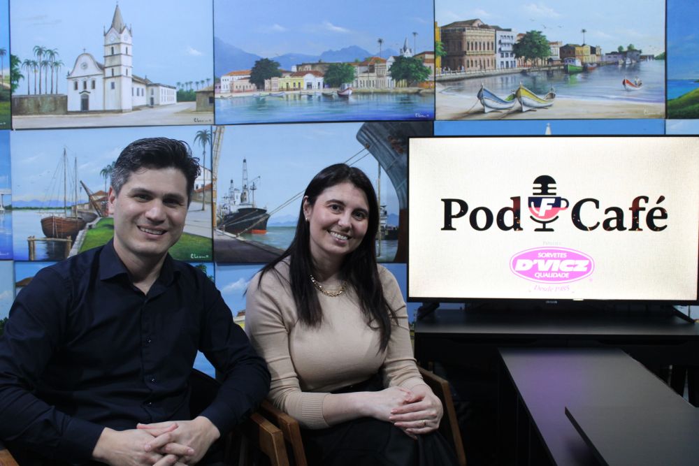 Casal empreendedor transforma o setor de estética e beleza em Paranaguá com a Clínica Vicenza e o Poliana Félix Beauty 1 Poliana Ribeiro Felix Mendes e Daniel Oliveira Mendes, sócios-diretores comerciais da Clínica Vicenza e proprietários do salão de beleza Poliana Félix Beauty