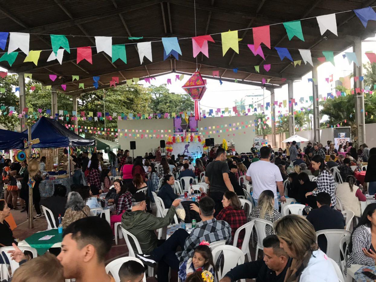 6.ª Edição do Arraiá dos Focinhos Carentes de Paranaguá acontece no sábado, 5 1 A programação acontecerá no Clube Olímpico de Paranaguá e contará com música ao vivo, apresentação, brincadeiras, diversos sorteios, feira de adoção, comidas típicas, DJ e muita diversão (Foto: Divulgação/Focinhos Carentes)