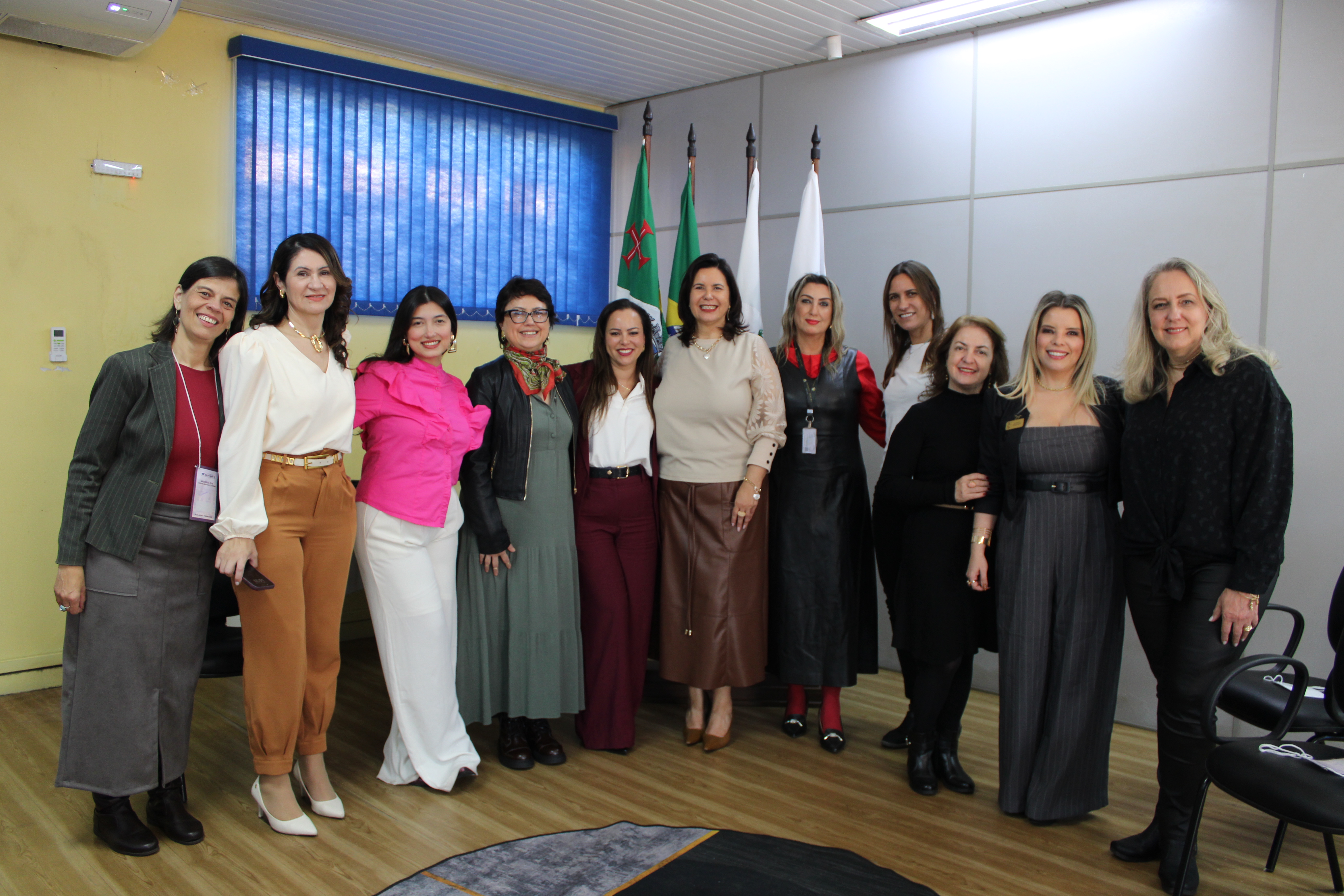 Conselho Regional de Corretores de Imóveis realiza capacitação a profissionais do setor imobiliário 1 Idealizado por mulheres e para mulheres, o evento teve como objetivo transformar a forma de vender, negociar e se posicionar no mercado imobiliário, abordando desde o uso do WhatsApp Business até as estratégias mais avançadas de capacitação (Foto: Folha do Litoral News)