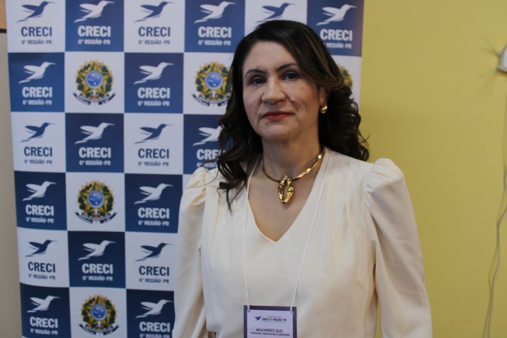 Conselho Regional de Corretores de Imóveis realiza capacitação a profissionais do setor imobiliário 3 Uma das palestrantes na ocasião e empresária Renata Agalli, abordou temas como a angariação de imóveis, novos métodos de trabalho, além de treinamentos voltados à tecnologia, incluindo o uso de inteligência artificial e novas formas de relacionamento com o cliente (Foto: Folha do Litoral News)