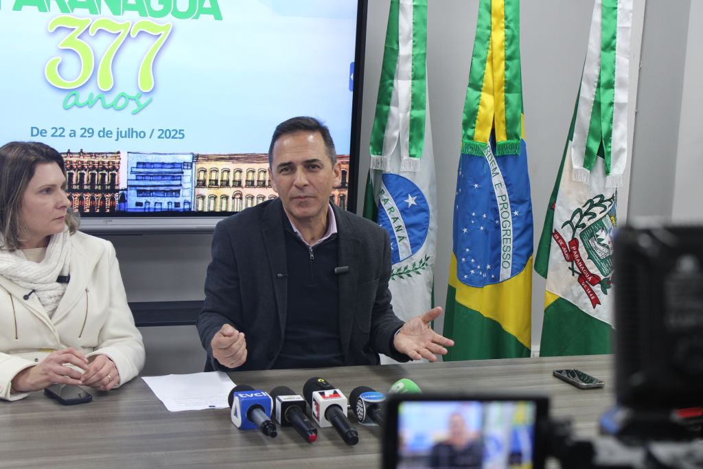Prefeito e vice-prefeita divulgam agenda das festividades dos 377 anos de Paranaguá 2 IMG 6095