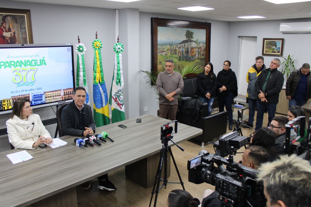 Prefeito e vice-prefeita divulgam agenda das festividades dos 377 anos de Paranaguá 7 IMG 6103