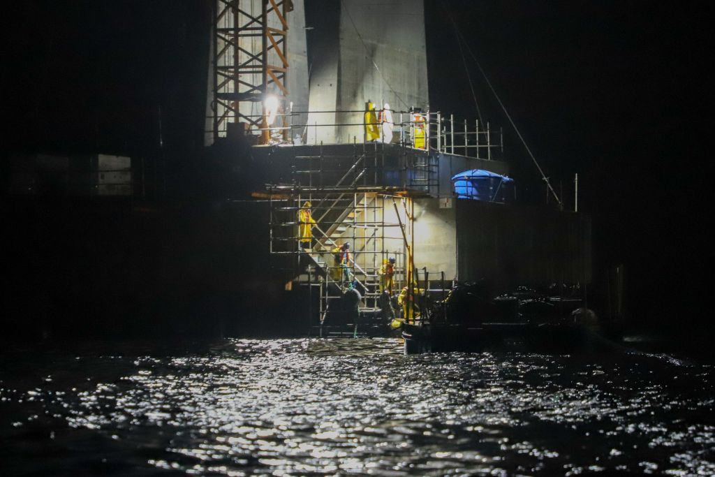 Ponte de Guaratuba mantém ritmo acelerado de obras até de madrugada 2 As obras da Ponte de Guaratuba chegaram a 60% de execução no relatório de obras do mês de maio – o novo deve ser divulgado na semana que vem (Foto: Ari Dias/AEN)