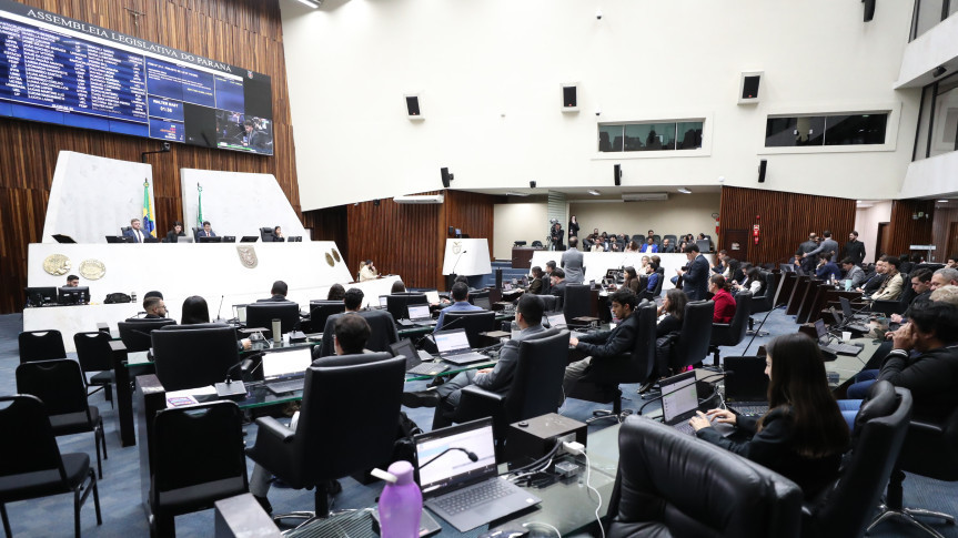 Nesta quinta-feira (24), os parlamentares universitários participaram de duas sessões plenárias (Créditos: Orlando Kissner/Alep)