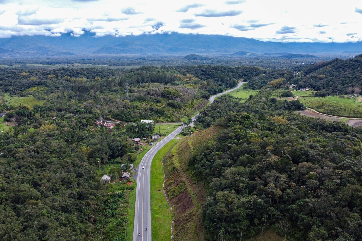 Trânsito ficará interrompido na PR-408, entre Antonina e Morretes 1 pr408 morretes foto rdziura 0046 1