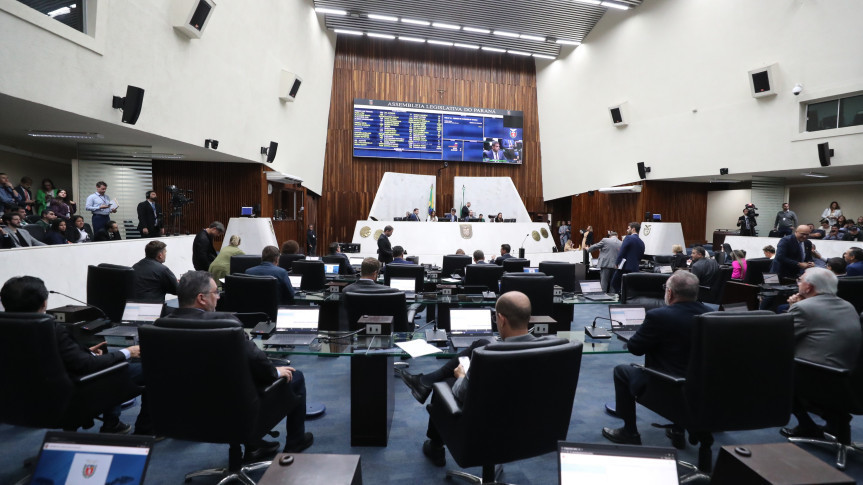 Os parlamentares participaram de 71 sessões plenárias no semestre (Créditos: Orlando Kissner/Alep)
